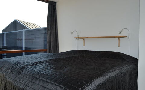 Elinora - 100M from the Sea: Bois, Chambre, Design Intérieur, Sol, Literie, Lit, Linge, Plafond, Drap De Lit, Cadre De Lit