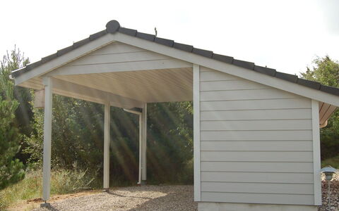 Elsy - 2.6Km from the Sea: Bois, Cabanon, Structure En Plein Air, Batiments Jardin, Siding, Ombre, Planche, Arrière-Cour, Garage