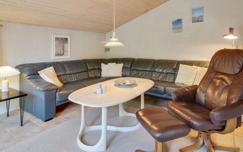 Elsy - 2.6Km from the Sea: Bois, Maison, Chalet, Domicile, Toit, Zone Rurale, Siding, Cabane En Rondins, Batiments Jardin, Dur