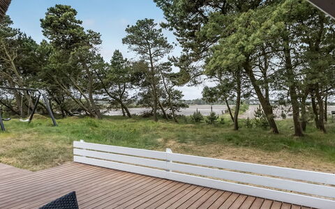 Almina - 1Km from the Sea: Maison, Chalet, Toit, Batiments Jardin, Ombre, Cabanon, Arrière-Cour, Mobilier De Jardin, Cour, Pelouse