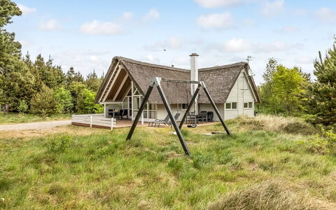 Almina - 1Km from the Sea: Maison, Chalet, Toit, Batiments Jardin, Ombre, Cabanon, Arrière-Cour, Mobilier De Jardin, Cour, Pelouse