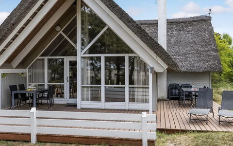 Almina - 1Km from the Sea: Maison, Chalet, Toit, Batiments Jardin, Ombre, Cabanon, Arrière-Cour, Mobilier De Jardin, Cour, Pelouse