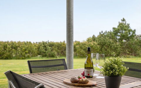 Amundi - 3.8Km from the Sea: Meubles, Mobilier De Jardin, Tableau De Plein Air, Chaise, Table, Ombre, Jardin, Patio, Table Cuisine Et Salle A Manger, Aménagement Paysager