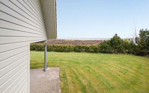 Amundi - 3.8Km from the Sea: Herbe, Lot Terre, Plaine, Pelouse, Siding, Jardin, Aménagement Paysager, Cour, Ombre