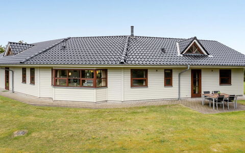 Amundi - 3.8Km from the Sea: Maison, Toit, Domicile, Chalet, Biens, Ferme, Villa, Porche, Siding