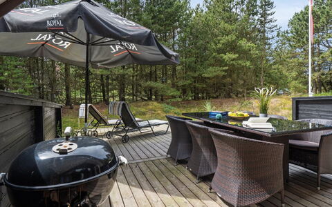Magga - 3.2Km from the Sea: Maison, Domicile, Toit, Chalet, Arbuste, Siding, Porte, Jardin, Ferme