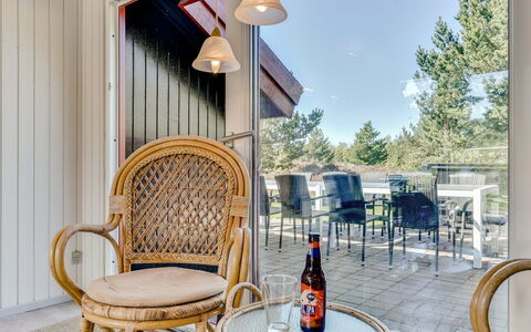Niyazi - 3.1Km from the Sea: Chaise, Composite, Mobilier De Jardin, Ombre, Eco Hôtel, Recours, Plate-Forme, Tableau De Plein Air, Porche, Table Cuisine Et Salle A Manger