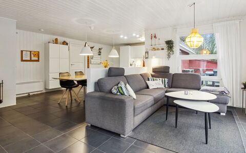 Tora - 3Km from the Sea: Meubles, Design Intérieur, Sol, Canapé, Bois, Plafond, Salon, Sol, Domicile, Éclairage