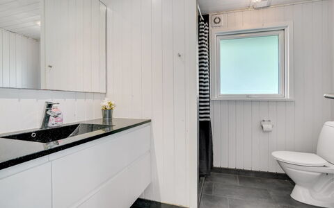 Tora - 3Km from the Sea: Luminaire Plomberie, Sol, Sol, Évier, Design Intérieur, Robinet, Plomberie, Salle De Bains, Armoire De Toilette, Tuile