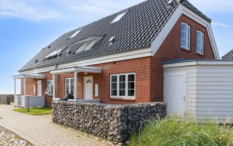 Langsom - 100M from the Sea: Maison, Toit, Domicile, Chalet, Biens, Ferme, Villa, Porche, Siding
