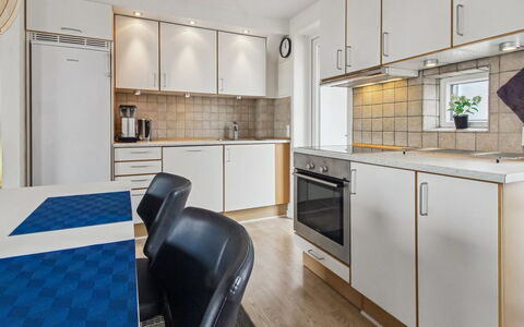 Femja - 2.3Km from the Sea: Sol, Cuisine, Appareil De Cuisine, Design Intérieur, Sol, Principaux Appliance, Bois, Comptoir, Plafond, Meubles