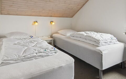 Femja - 2.3Km from the Sea: Lit, Chambre, Drap De Lit, Literie, Bois, Plafond, Design Intérieur, Sol, Linge, Cadre De Lit