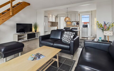 Femja - 2.3Km from the Sea: Sol, Design Intérieur, Canapé, Meubles, Sol, Plafond, Pièce, Salon, Parquet, Appartement
