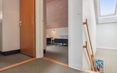 Femja - 2.3Km from the Sea: Chalet, Jardin, Siding, Batiments Jardin, Ombre, Cour, Arrière-Cour, Pelouse, Ferme, Aménagement Paysager