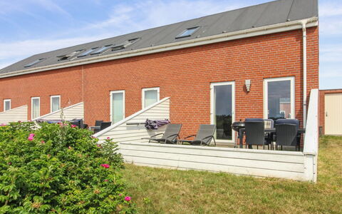 Femja - 2.3Km from the Sea: Chalet, Jardin, Siding, Batiments Jardin, Ombre, Cour, Arrière-Cour, Pelouse, Ferme, Aménagement Paysager