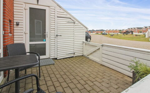 Femja - 2.3Km from the Sea: Chalet, Jardin, Siding, Batiments Jardin, Ombre, Cour, Arrière-Cour, Pelouse, Ferme, Aménagement Paysager