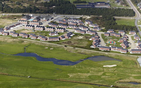 Femja - 2.3Km from the Sea: Chalet, Jardin, Siding, Batiments Jardin, Ombre, Cour, Arrière-Cour, Pelouse, Ferme, Aménagement Paysager
