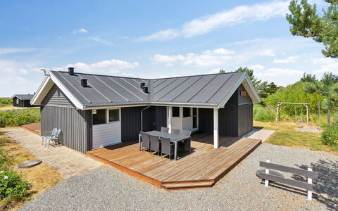 Athalia - 2.4Km from the Sea: Domicile, Chalet, Porche, Dur, Siding, Plate-Forme, Ombre, Planche, Biens, Batiments Jardin