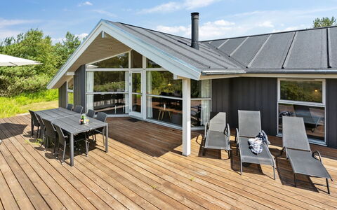 Athalia - 2.4Km from the Sea: Domicile, Chalet, Porche, Dur, Siding, Plate-Forme, Ombre, Planche, Biens, Batiments Jardin