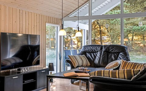 Krum - 4.5Km from the Sea: Arbuste, Design Urbain, Couverture De Sol, Brique, Appartement, Biens, Brickwork, Balcon, Aménagement Paysager