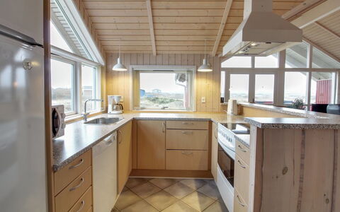 Oivi - 430M from the Sea: Bois, Sol, Design Intérieur, Cuisine, Plafond, Comptoir, Sol, Cabinetry, Meubles, Évier