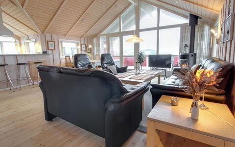 Oivi - 430M from the Sea: Bois, Plafond, Meubles, Design Intérieur, Domicile, Canapé, Salon, Maison, Sol, Chalet