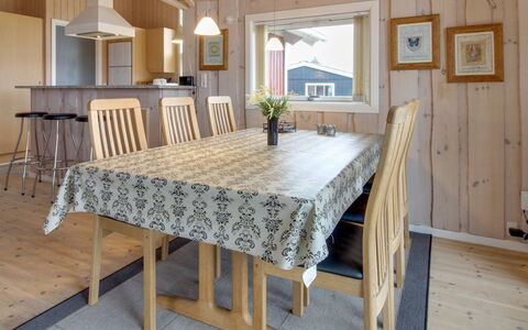 Oivi - 430M from the Sea: Bois, Sol, Design Intérieur, Sol, Meubles, Plafond, Table Cuisine Et Salle A Manger, Parquet, Pièce, Salle À Manger