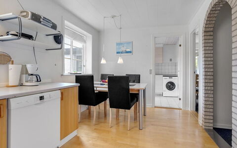Marka - 2.5Km from the Sea: Maison, Toit, Domicile, Chalet, Biens, Ferme, Villa, Porche, Siding