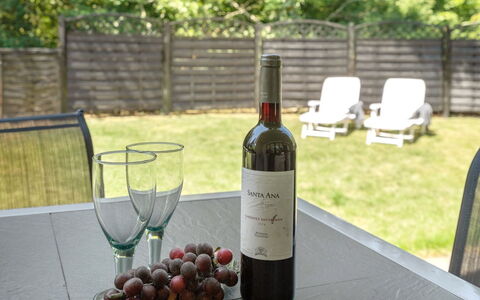 Marka - 2.5Km from the Sea: Bouteille, Bouteille En Verre, Du Vin, Bouteille De Vin, Drinkware, Bar, Verre De Vin