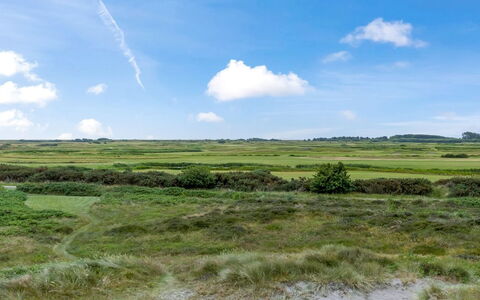 Reija - 2.3Km from the Sea: Bois, Sol, Meubles, Évier, Design Intérieur, Sol, Principaux Appliance, Comptoir, Luminaire Plomberie, Cuisine