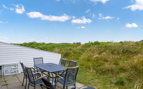 Reija - 2.3Km from the Sea: Architecture, Toit, Domicile, Composite, Daylighting, Siding, Allée