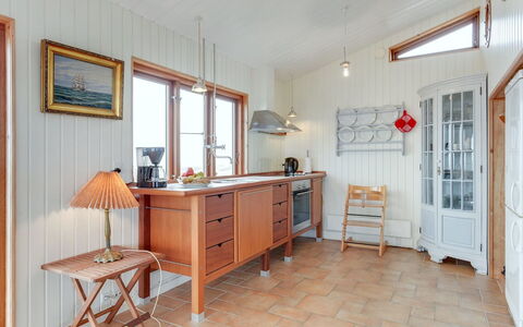 Sybilla - 700M from the Sea: Sol, Design Intérieur, Meubles, Bois, Sol, Cabinetry, Plafond, Cuisine, Comptoir, Luminaire