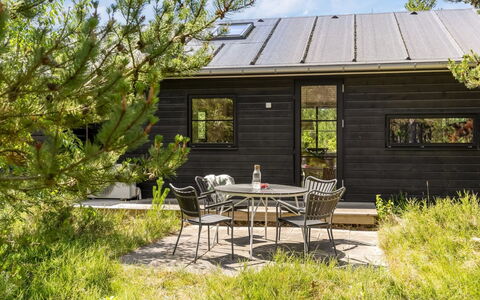 Turkka - 3.8Km from the Sea: Chalet, Arbuste, Domicile, Toit, Siding, Batiments Jardin, Jardin, Ombre, Ferme, Cour