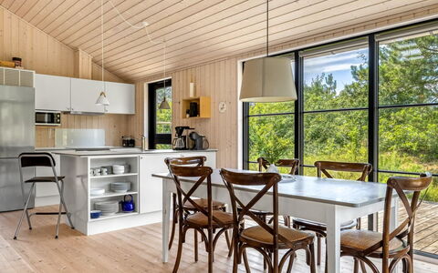 Turkka - 3.8Km from the Sea: Meubles, Design Intérieur, Bois, Sol, Plafond, Cuisine, Table Cuisine Et Salle A Manger, Comptoir, Chaise, Table