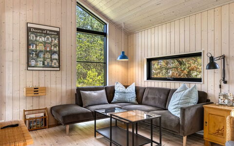 Turkka - 3.8Km from the Sea: Bois, Design Intérieur, Meubles, Sol, Plafond, Salon, Sol, Canapé, Pièce, Parquet