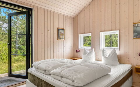 Turkka - 3.8Km from the Sea: Bois, Design Intérieur, Chambre, Lit, Meubles, Plafond, Sol, Sol, Pièce, Domicile