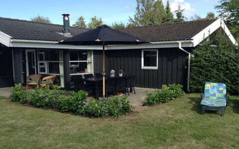 Sena - 250M from the Sea: Domicile, Chalet, Siding, Dur, Ombre, Planche, Conception, Biens, Porche, Plate-Forme