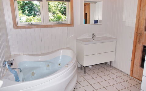 Sena - 250M from the Sea: Bois, Maison, Chalet, Domicile, Toit, Zone Rurale, Siding, Cabane En Rondins, Batiments Jardin, Dur