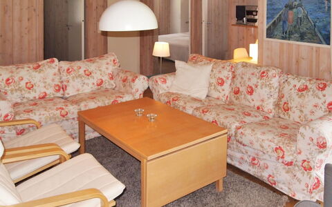 Sena - 250M from the Sea: Bois, Maison, Chalet, Domicile, Toit, Zone Rurale, Siding, Cabane En Rondins, Batiments Jardin, Dur