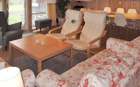 Sena - 250M from the Sea: Bois, Maison, Chalet, Domicile, Toit, Zone Rurale, Siding, Cabane En Rondins, Batiments Jardin, Dur