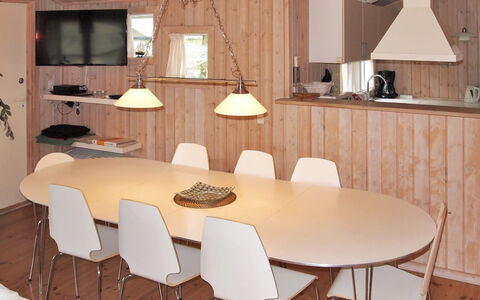 Sena - 250M from the Sea: Bois, Maison, Chalet, Domicile, Toit, Zone Rurale, Siding, Cabane En Rondins, Batiments Jardin, Dur