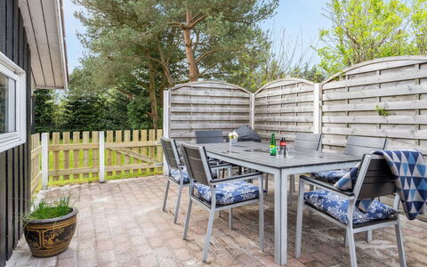 Hithin - 800M from the Sea: Toit, Maison, Domicile, Chalet, Siding, Biens, Allée, Batiments Jardin, Cour, Cabanon
