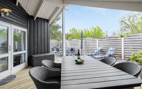 Hithin - 800M from the Sea: Toit, Maison, Domicile, Chalet, Siding, Biens, Allée, Batiments Jardin, Cour, Cabanon