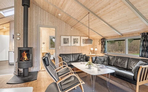 Hithin - 800M from the Sea: Toit, Maison, Domicile, Chalet, Siding, Biens, Allée, Batiments Jardin, Cour, Cabanon