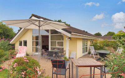 Lilia - 900M from the Sea