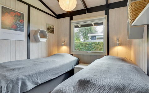 Malwina - 800M from the Sea: Bois, Plafond, Design Intérieur, Sol, Chambre, Lit, Luminaire, Cadre De Lit, Conception, Literie
