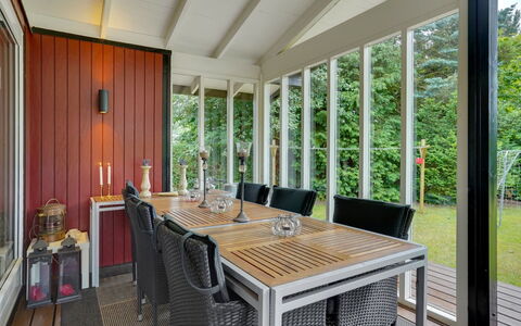 Malwina - 800M from the Sea: Meubles, Bois, Chaise, Table, Design Intérieur, Porche, Mobilier De Jardin, Table Cuisine Et Salle A Manger, Plafond, Sol