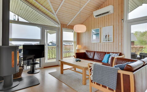 Deline - 250M from the Sea: Design Intérieur, Bois, Sol, Plafond, Meubles, Sol, Canapé, Salon, Domicile, Parquet