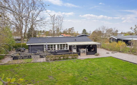 Mahalia - 300M from the Sea: Bois, Tache De Bois, Planche, Dur, Chalet, Plate-Forme, Siding, Ombre, Parquet, Batiments Jardin