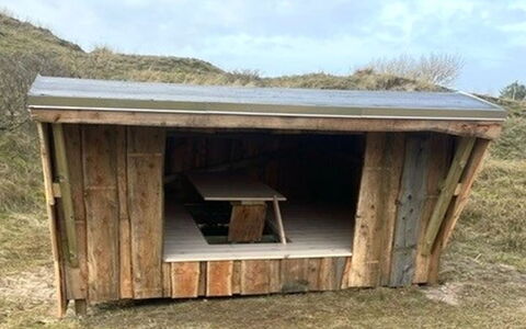 Hansina - 500M from the Sea: Maison, Toit, Domicile, Chalet, Biens, Ferme, Villa, Porche, Siding